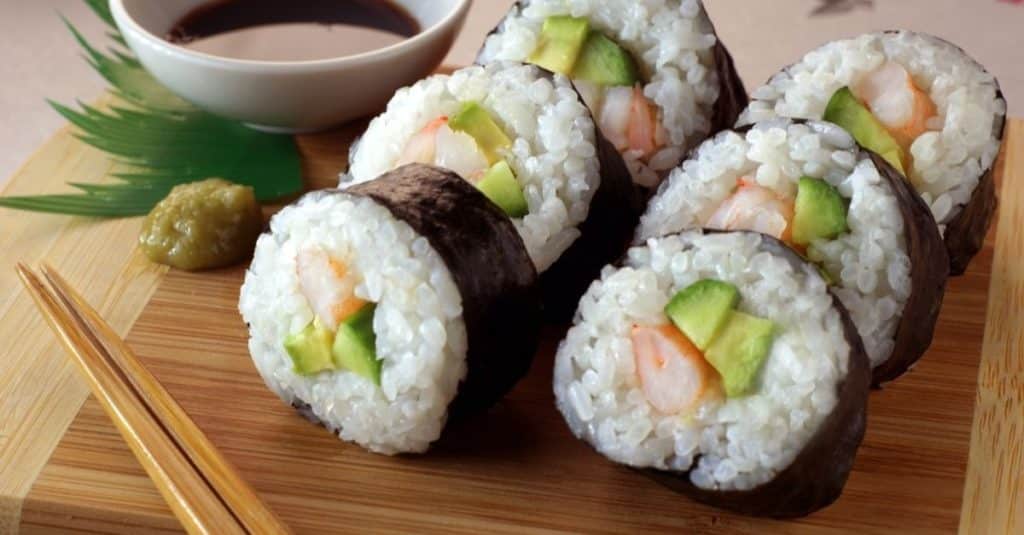 7 outils essentiels pour faire des sushis maison